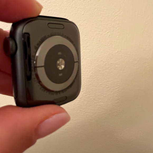 Apple Watch Series 5 40MM Space Gray Aluminum Case - Picture 7 of 9